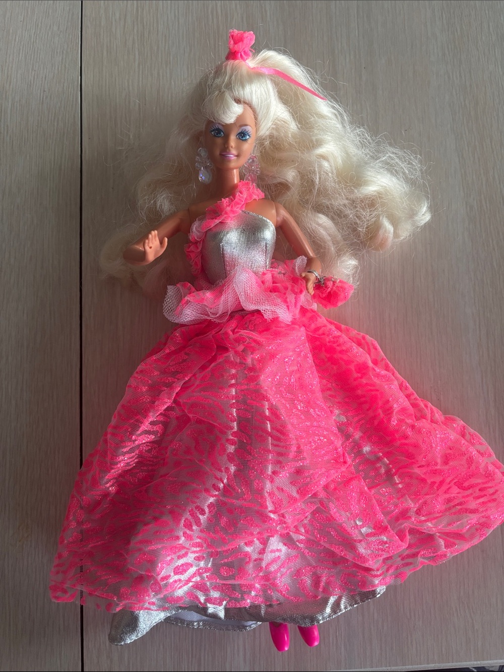 Vintage 1995 -  3 Looks Barbie -  in Bright Pink 3 piece Gown